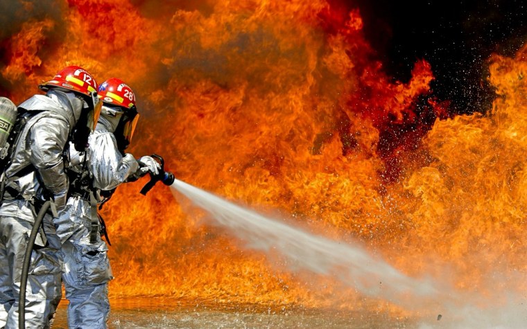 firefighters-115800_1920